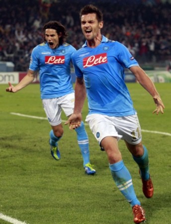 步履维艰 步履维艰